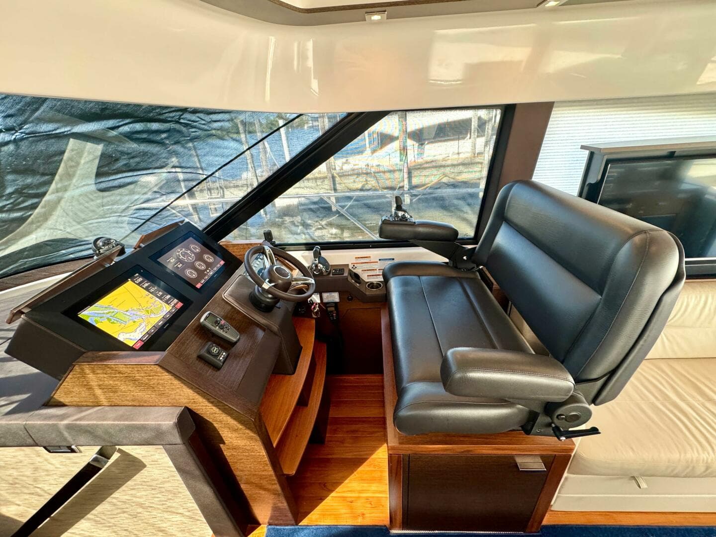 2017 Tiara Yachts 53 Coupe — photo 18