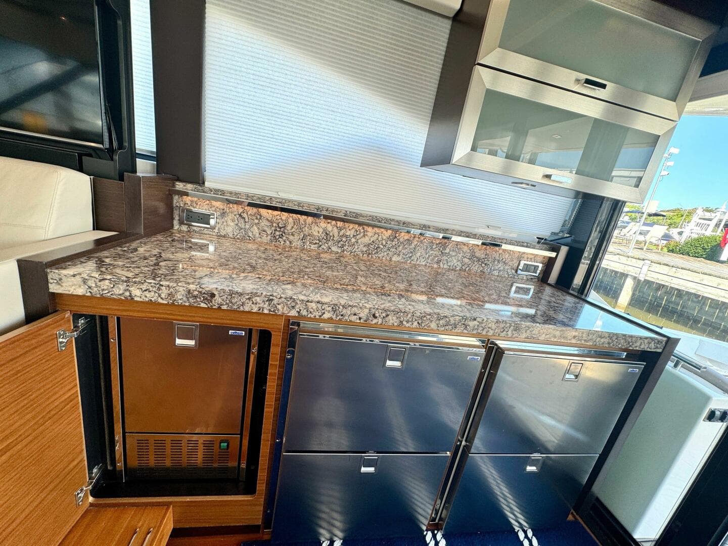 2017 Tiara Yachts 53 Coupe — photo 40