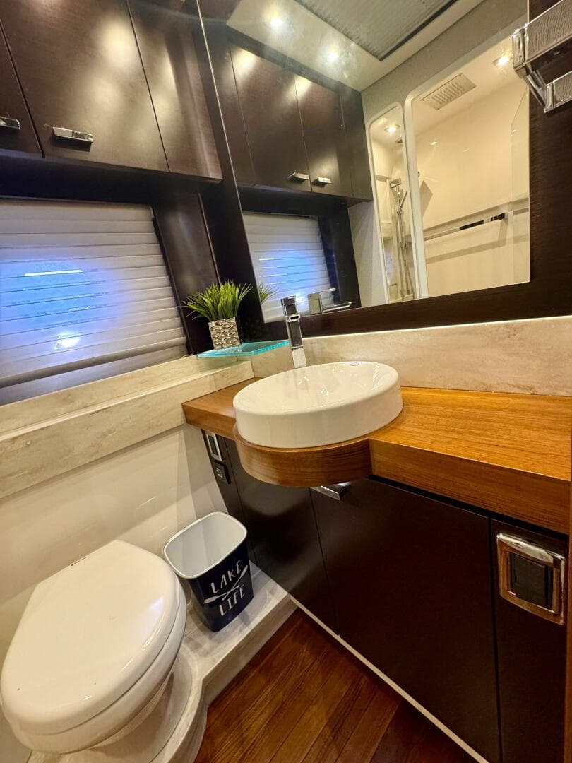 2017 Tiara Yachts 53 Coupe — photo 53