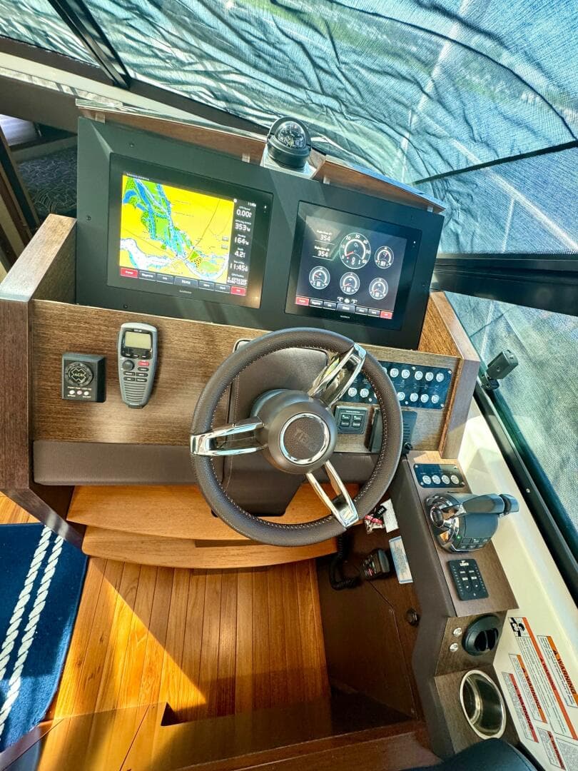 2017 Tiara Yachts 53 Coupe — photo 19