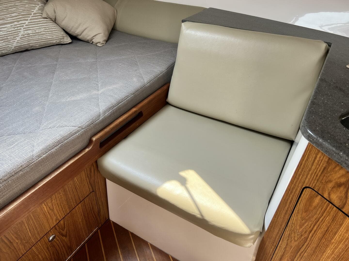 2012 Everglades 350 LX — photo 67