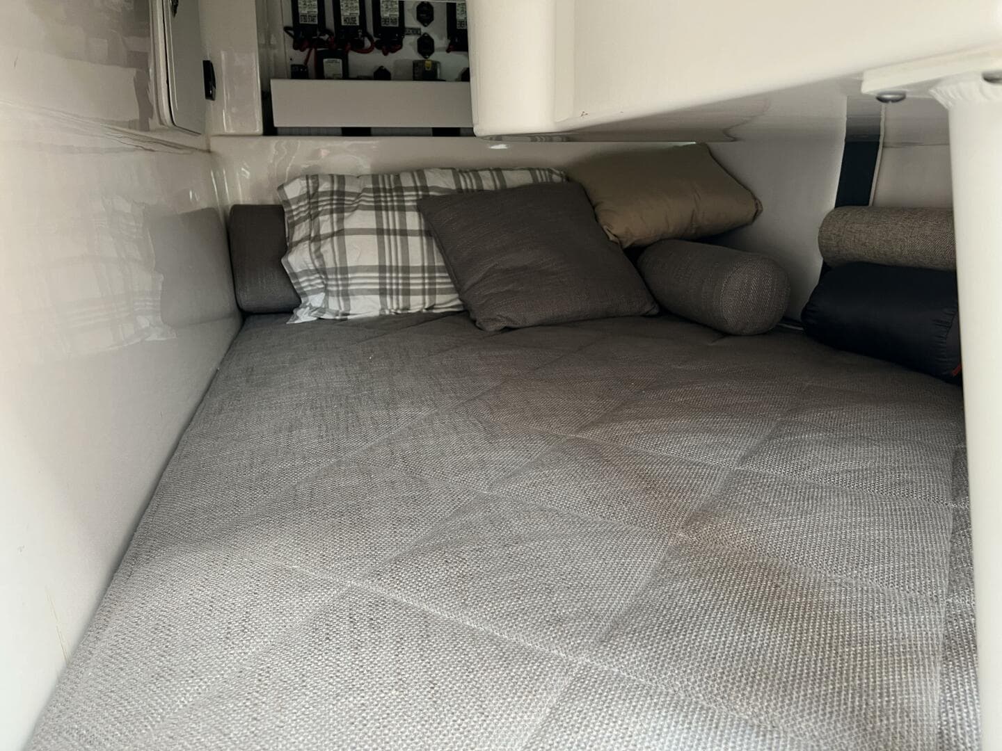 2012 Everglades 350 LX — photo 72