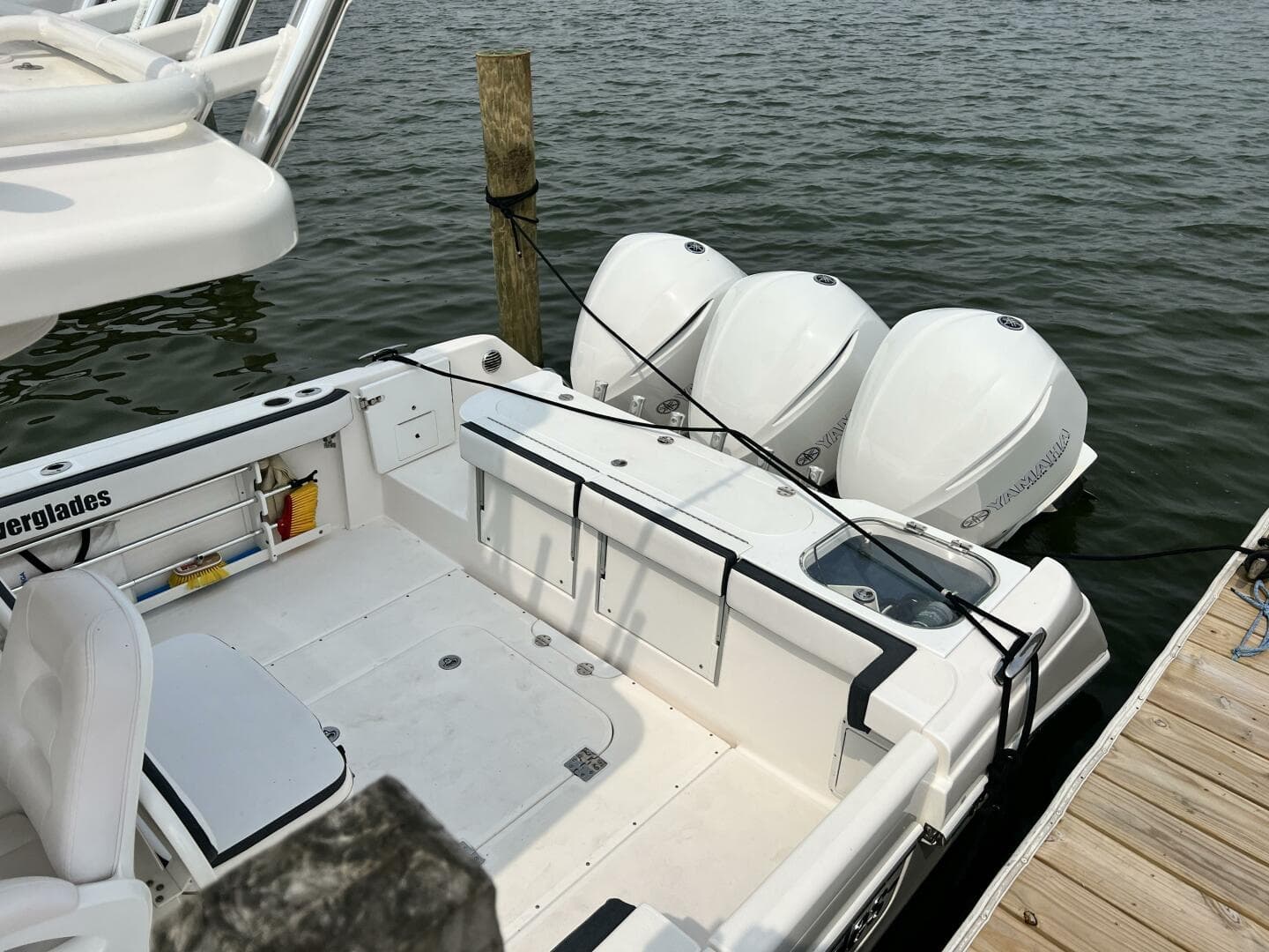 2012 Everglades 350 LX — photo 18