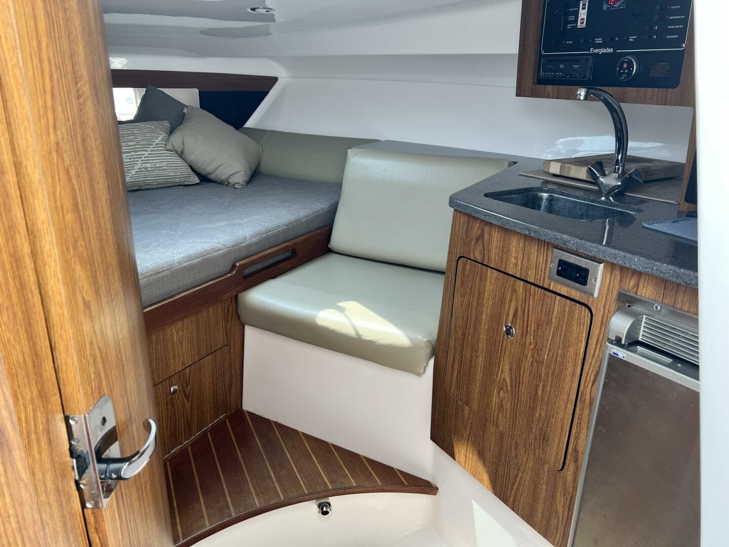 2012 Everglades 350 LX — photo 62