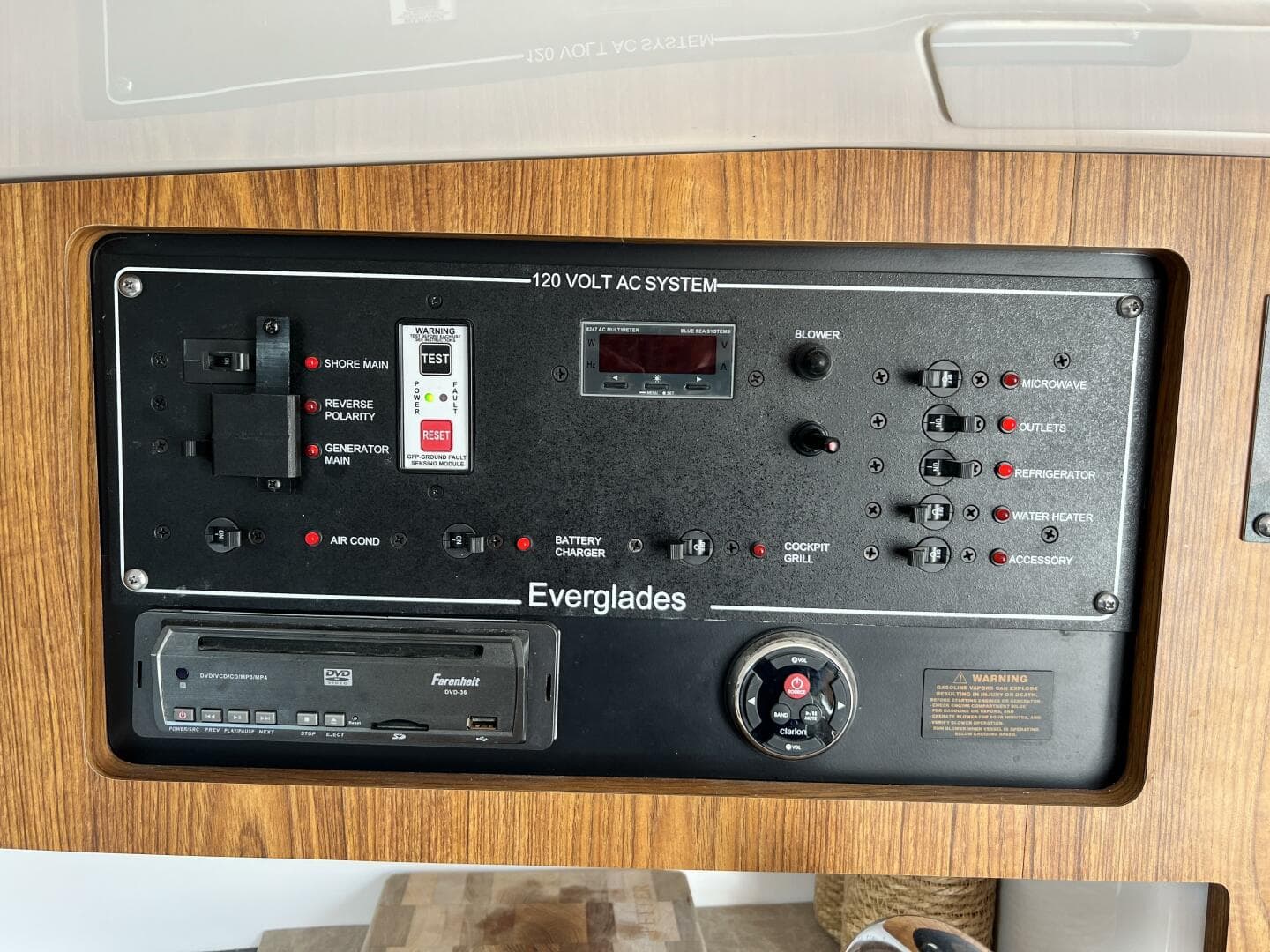 2012 Everglades 350 LX — photo 59