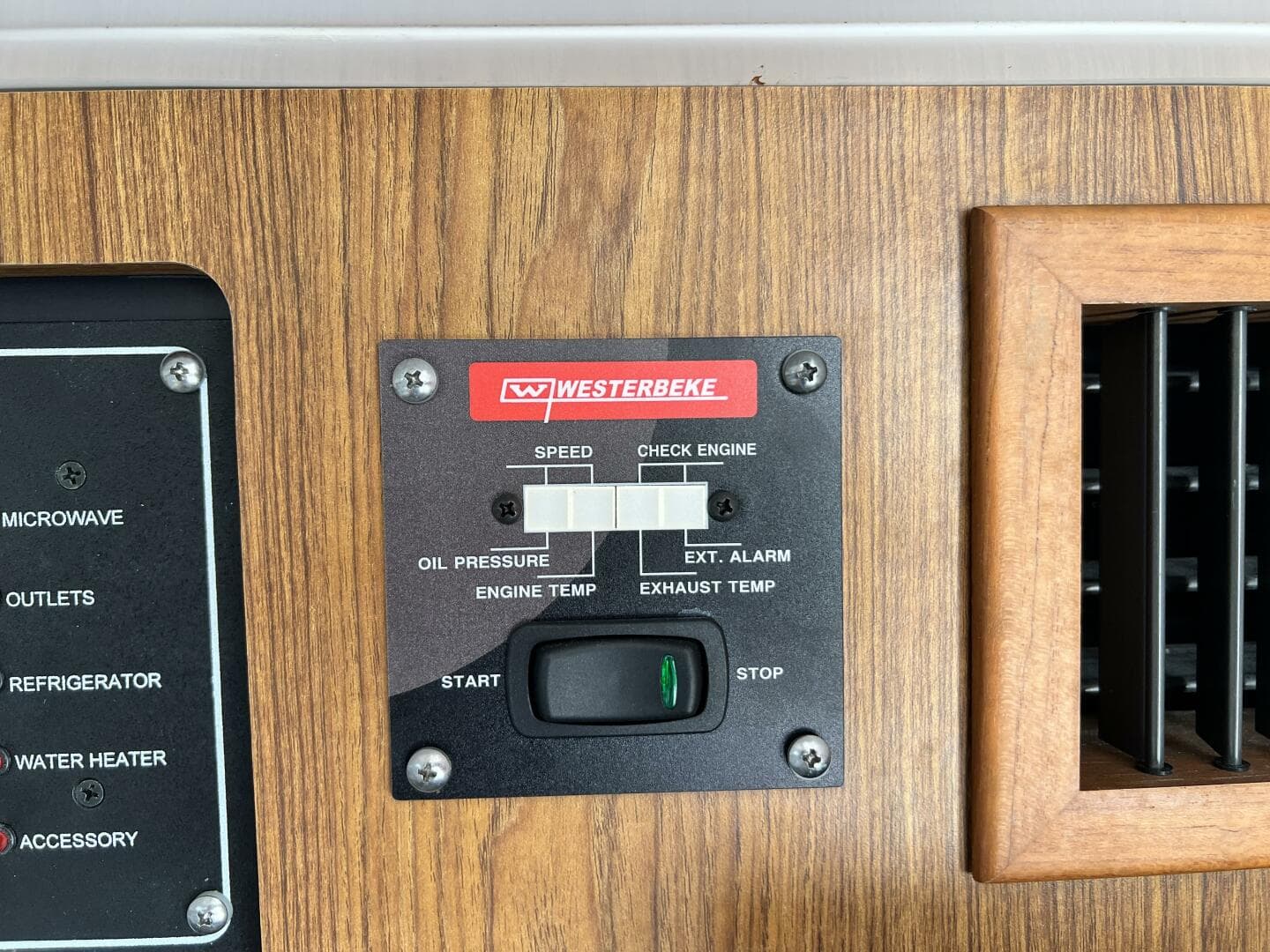 2012 Everglades 350 LX — photo 60