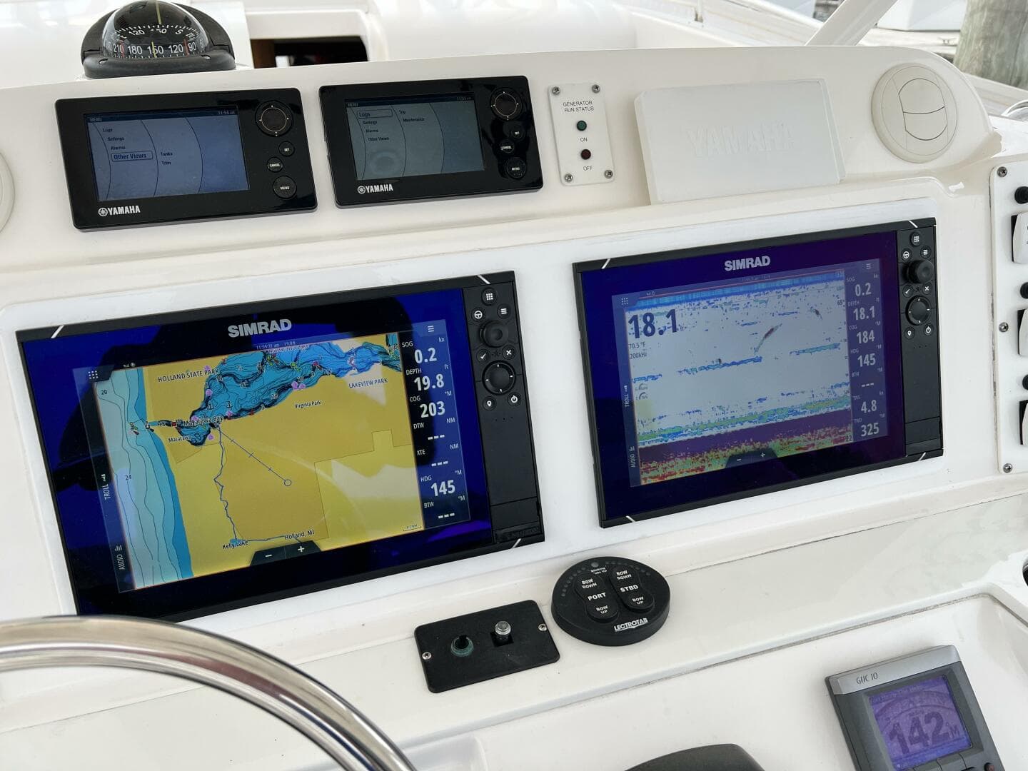 2012 Everglades 350 LX — photo 44