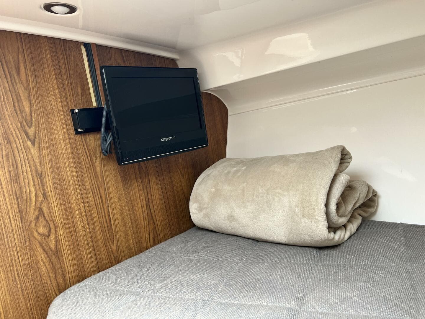 2012 Everglades 350 LX — photo 69