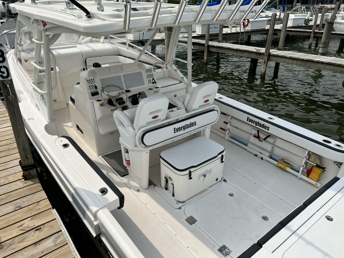 2012 Everglades 350 LX — photo 20