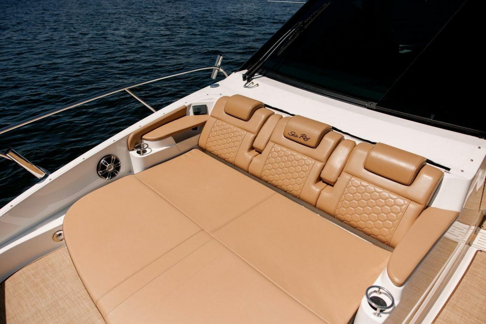 2022 Sea Ray 320 Sundancer OB — photo 7