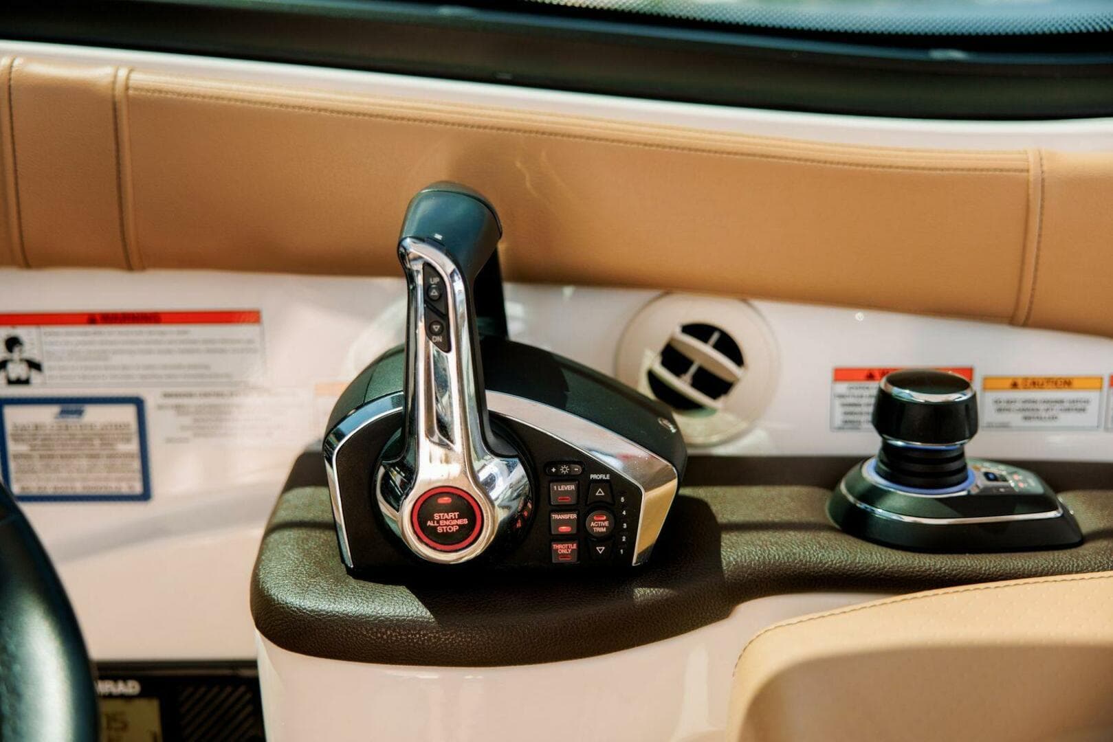 2022 Sea Ray 320 Sundancer OB — photo 11