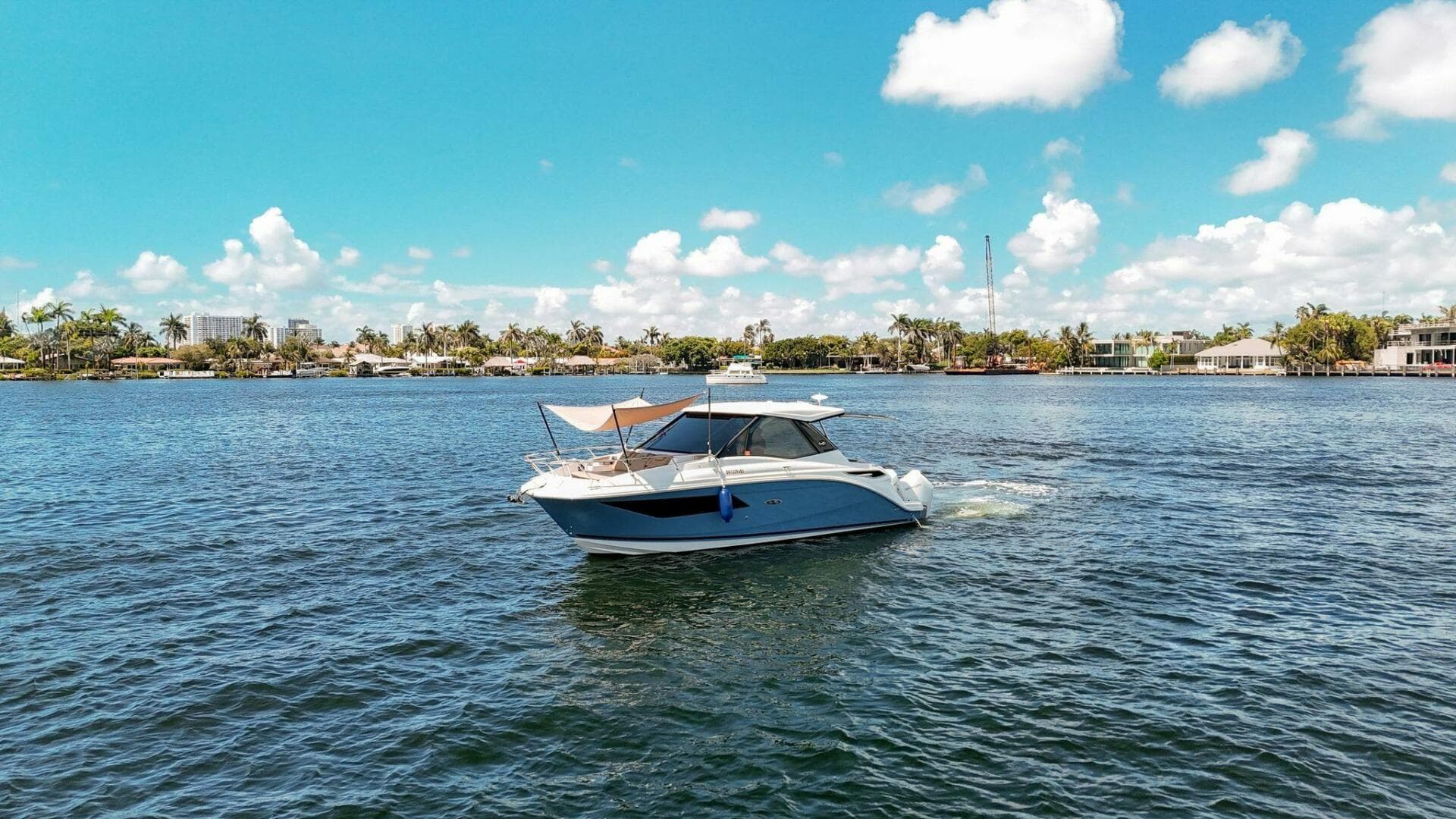 2022 Sea Ray 320 Sundancer OB — photo 3