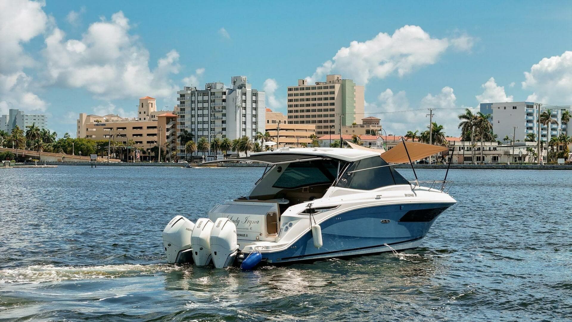 2022 Sea Ray 320 Sundancer OB — photo 6