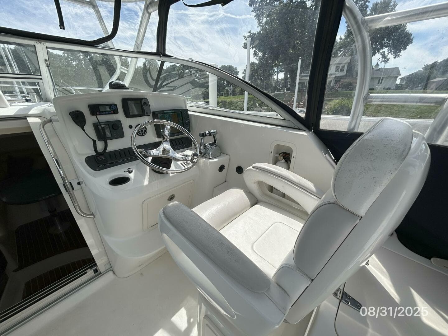 2007 Boston Whaler 305 Conquest — photo 26