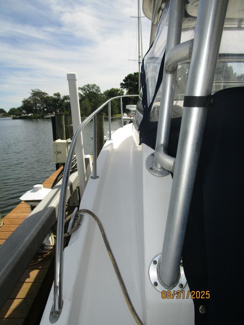 2007 Boston Whaler 305 Conquest — photo 9