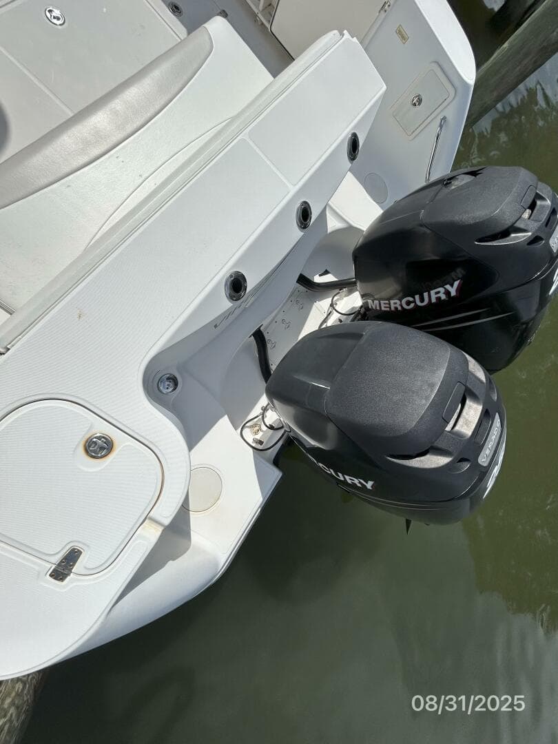 2007 Boston Whaler 305 Conquest — photo 21