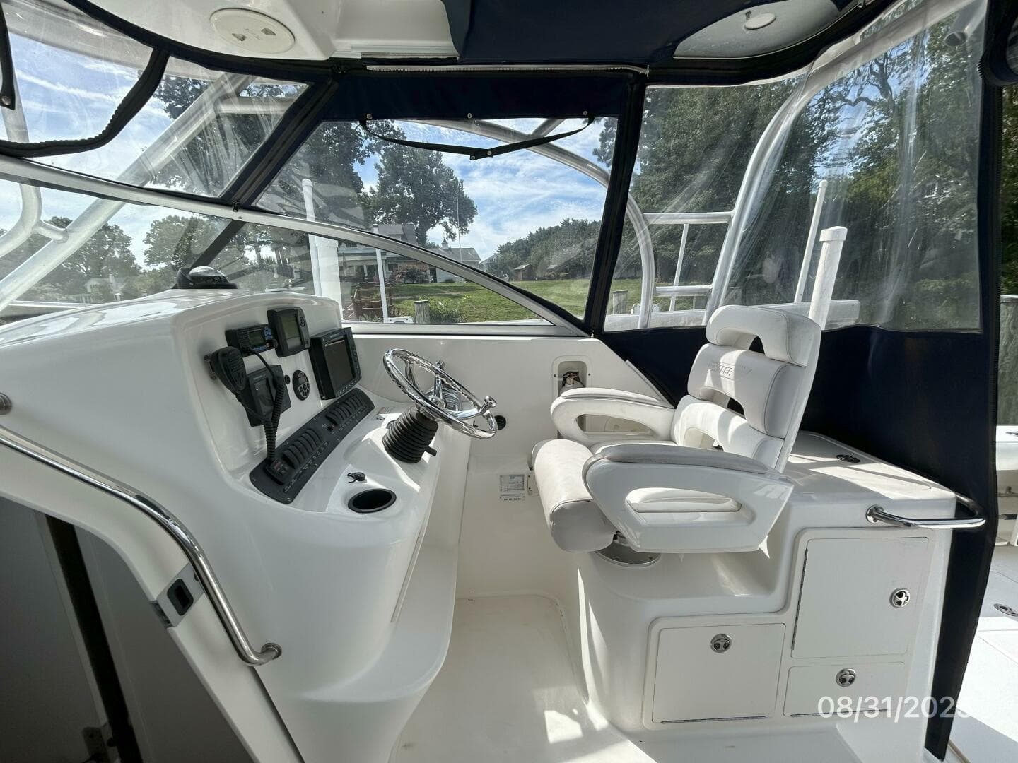 2007 Boston Whaler 305 Conquest — photo 25