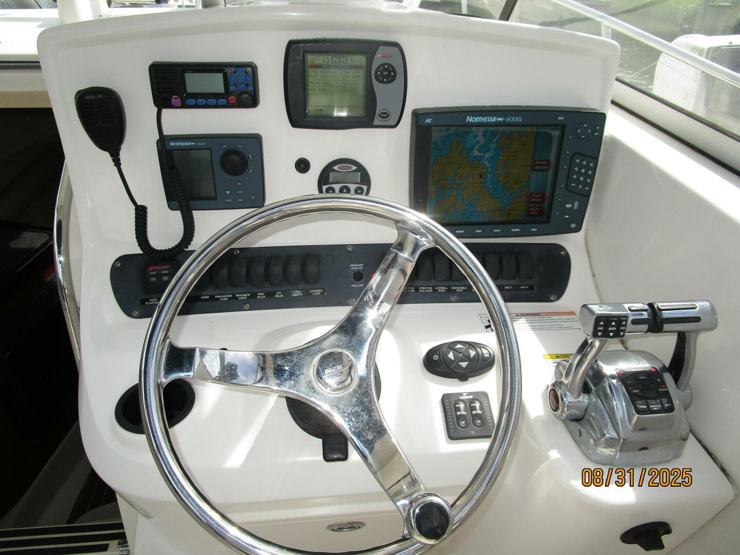 2007 Boston Whaler 305 Conquest — photo 27
