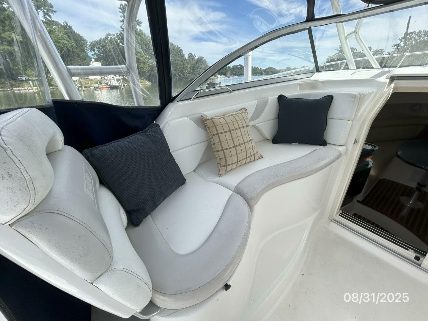 2007 Boston Whaler 305 Conquest — photo 29