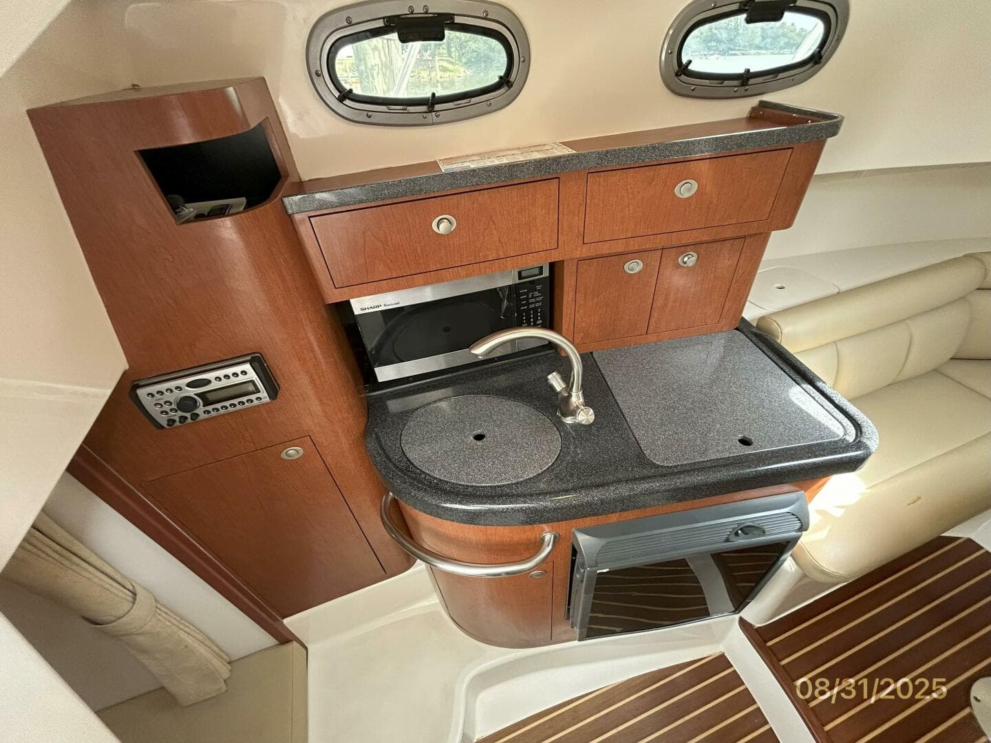 2007 Boston Whaler 305 Conquest — photo 35