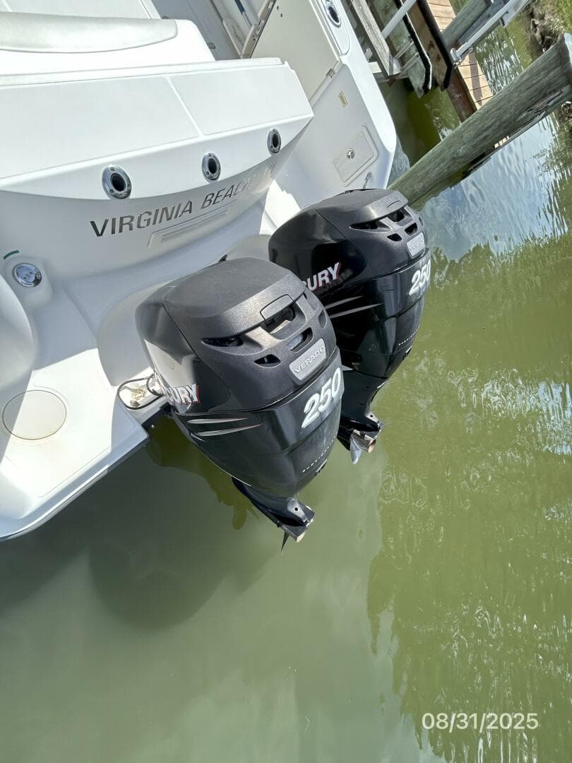 2007 Boston Whaler 305 Conquest — photo 40