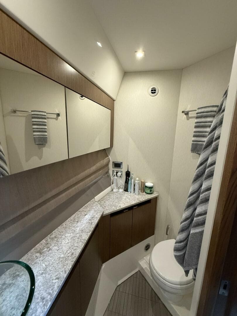 2018 Sea Ray 460 Sundancer — photo 20