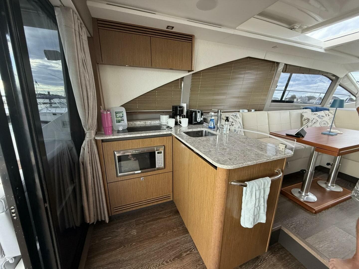 2018 Sea Ray 460 Sundancer — photo 8