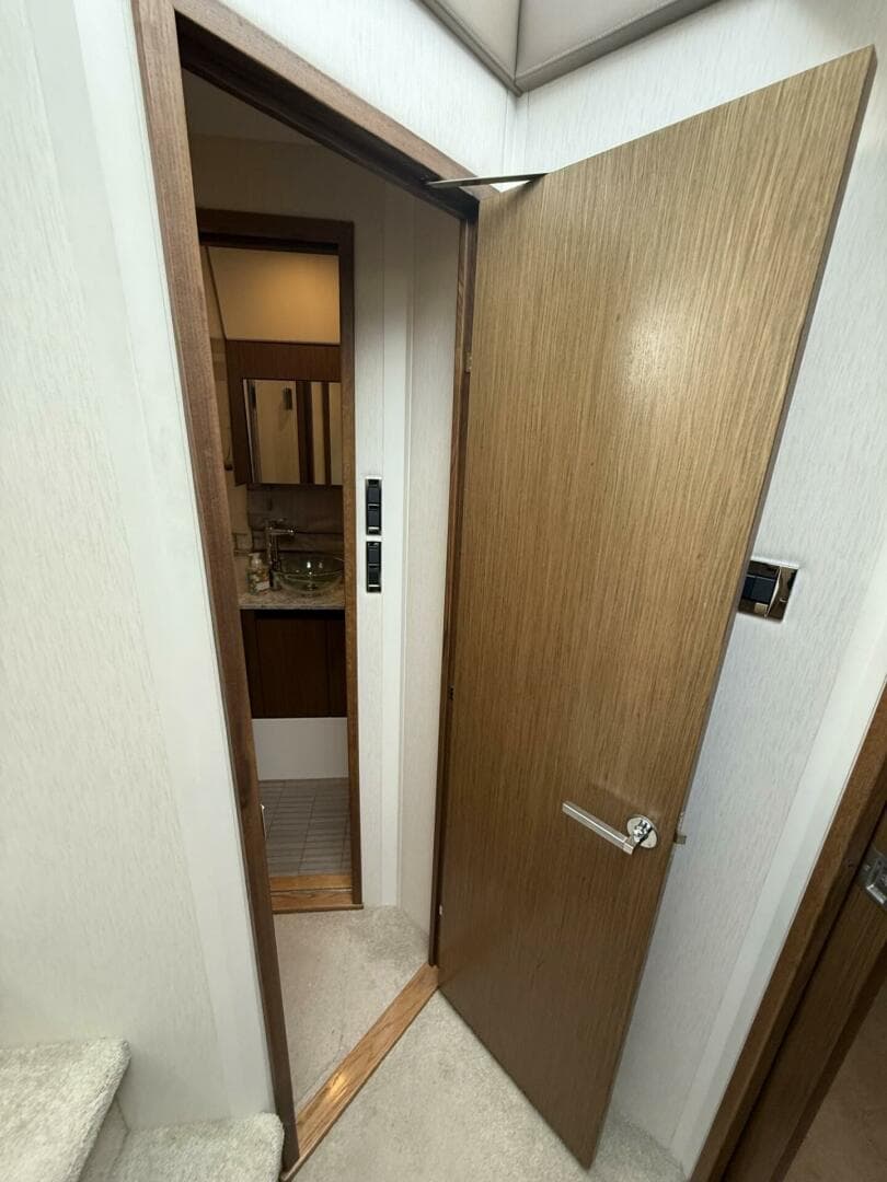 2018 Sea Ray 460 Sundancer — photo 19