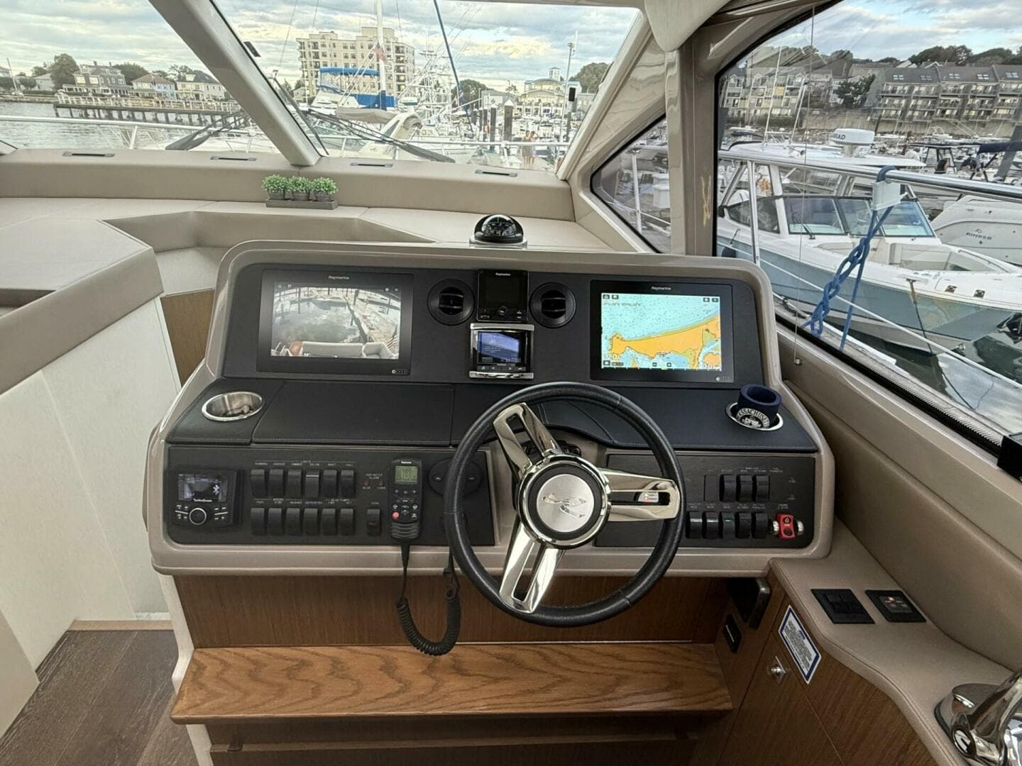 2018 Sea Ray 460 Sundancer — photo 12
