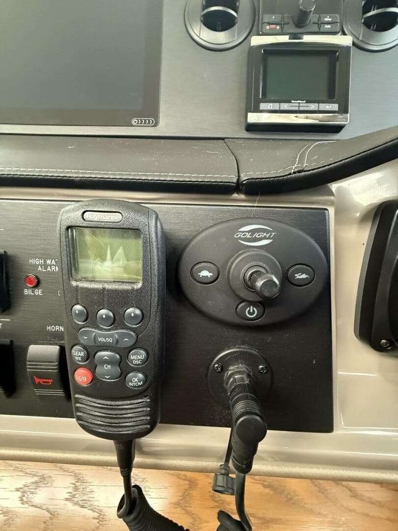 2018 Sea Ray 460 Sundancer — photo 28