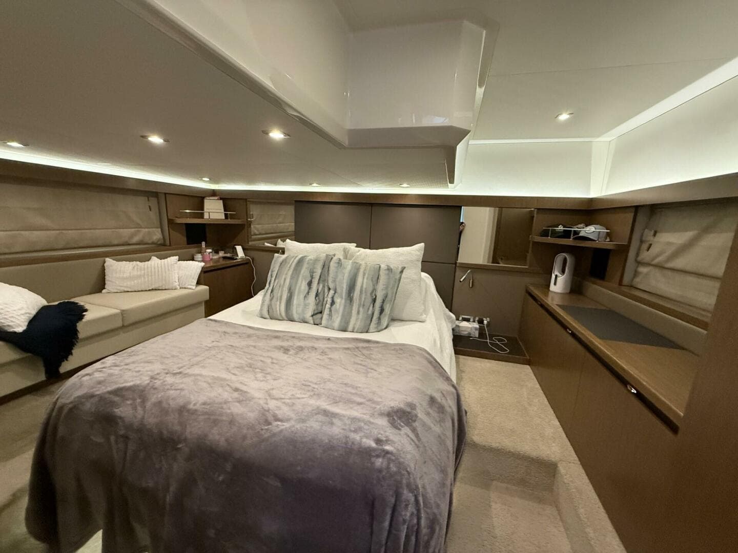 2018 Sea Ray 460 Sundancer — photo 23