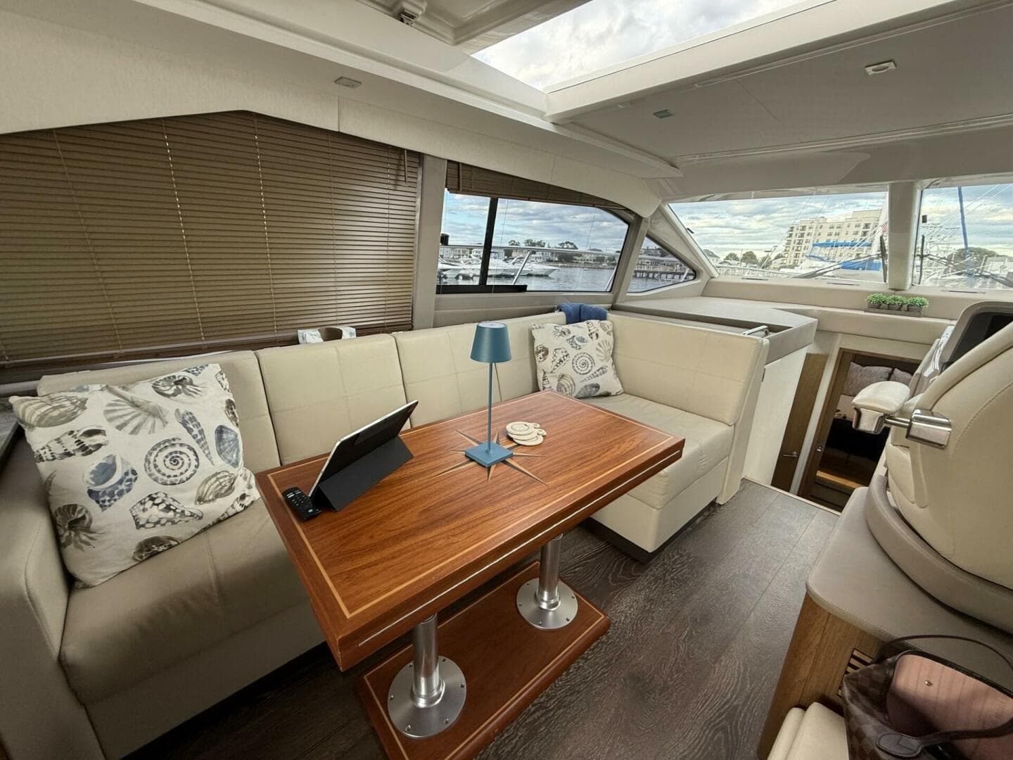 2018 Sea Ray 460 Sundancer — photo 7