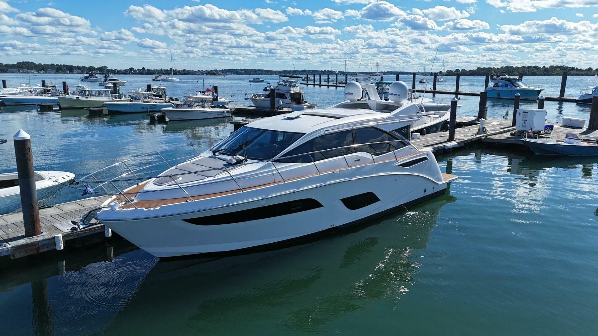 2018 Sea Ray 460 Sundancer — photo 2