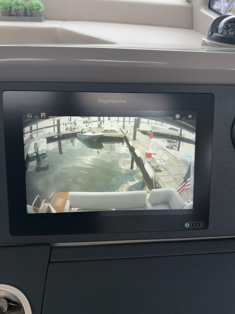 2018 Sea Ray 460 Sundancer — photo 29