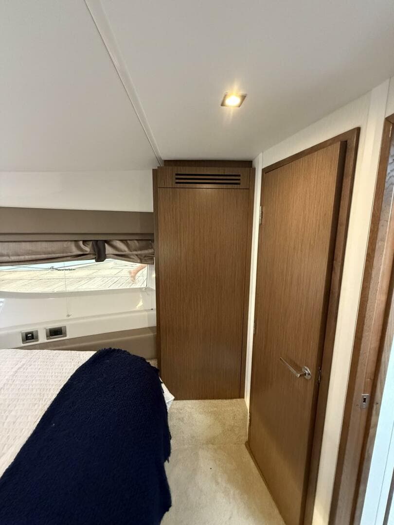 2018 Sea Ray 460 Sundancer — photo 16