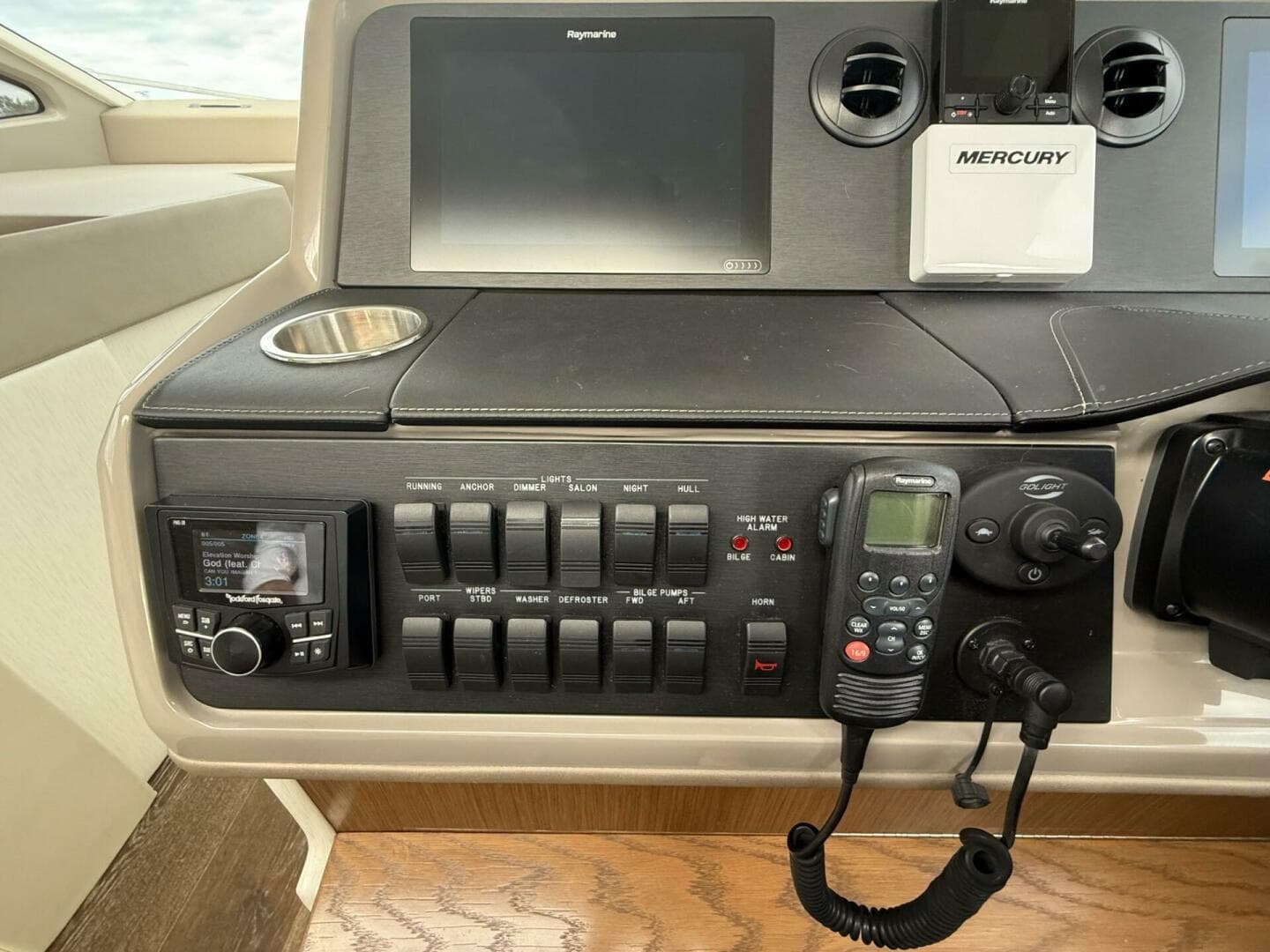 2018 Sea Ray 460 Sundancer — photo 33