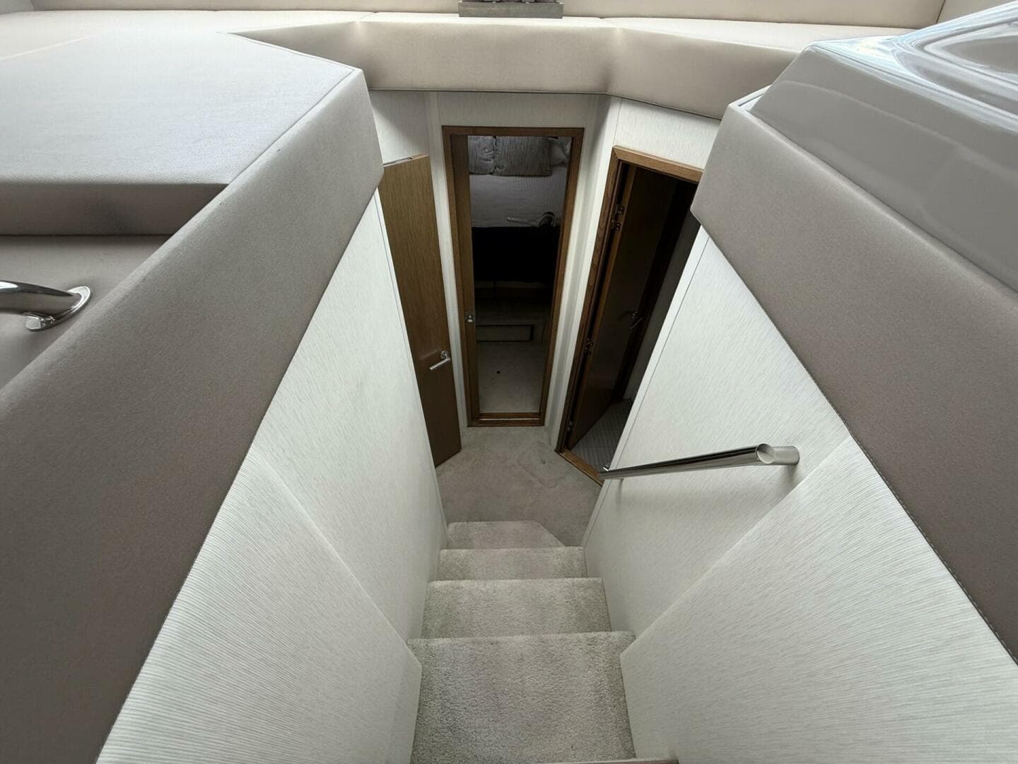 2018 Sea Ray 460 Sundancer — photo 14