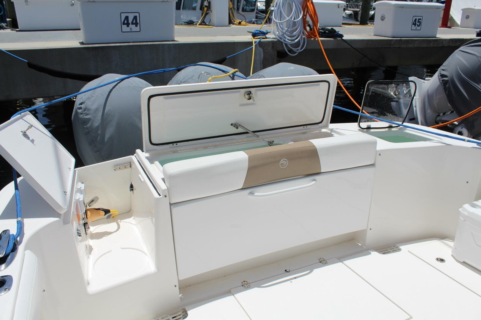 2016 Edgewater 370 — photo 23