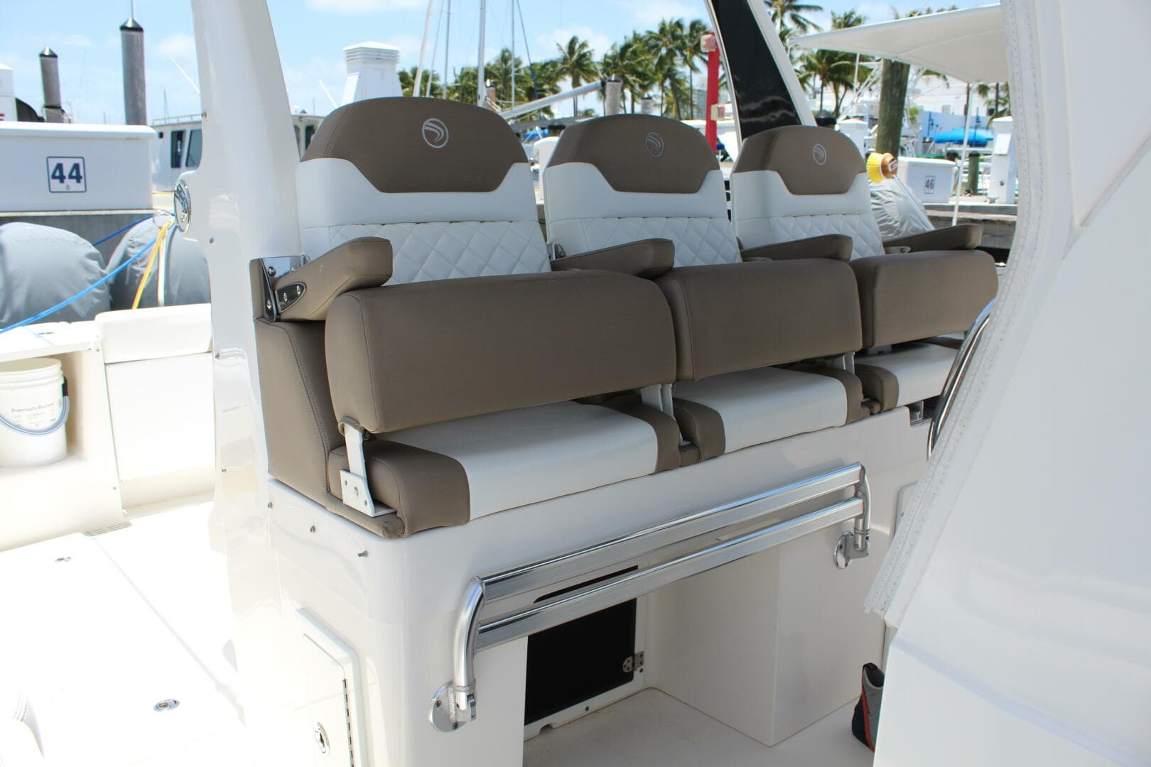 2016 Edgewater 370 — photo 10