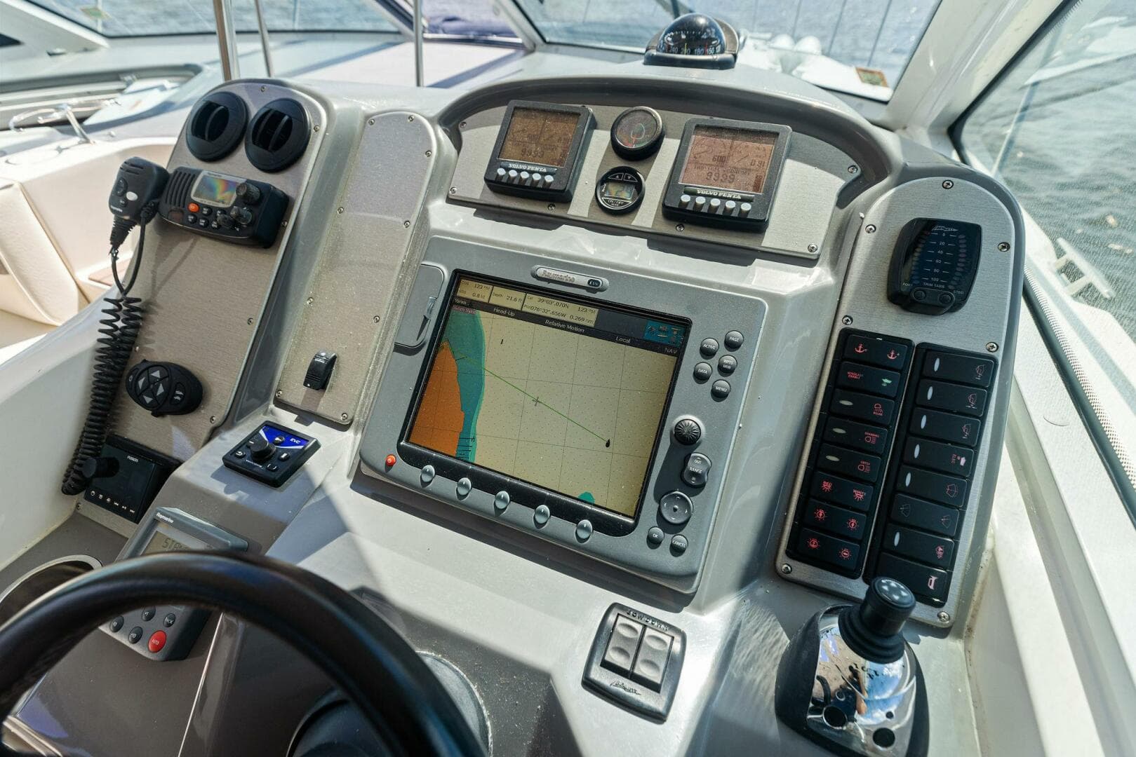 2007 Cruisers Yachts 390 Express Cruiser — photo 21