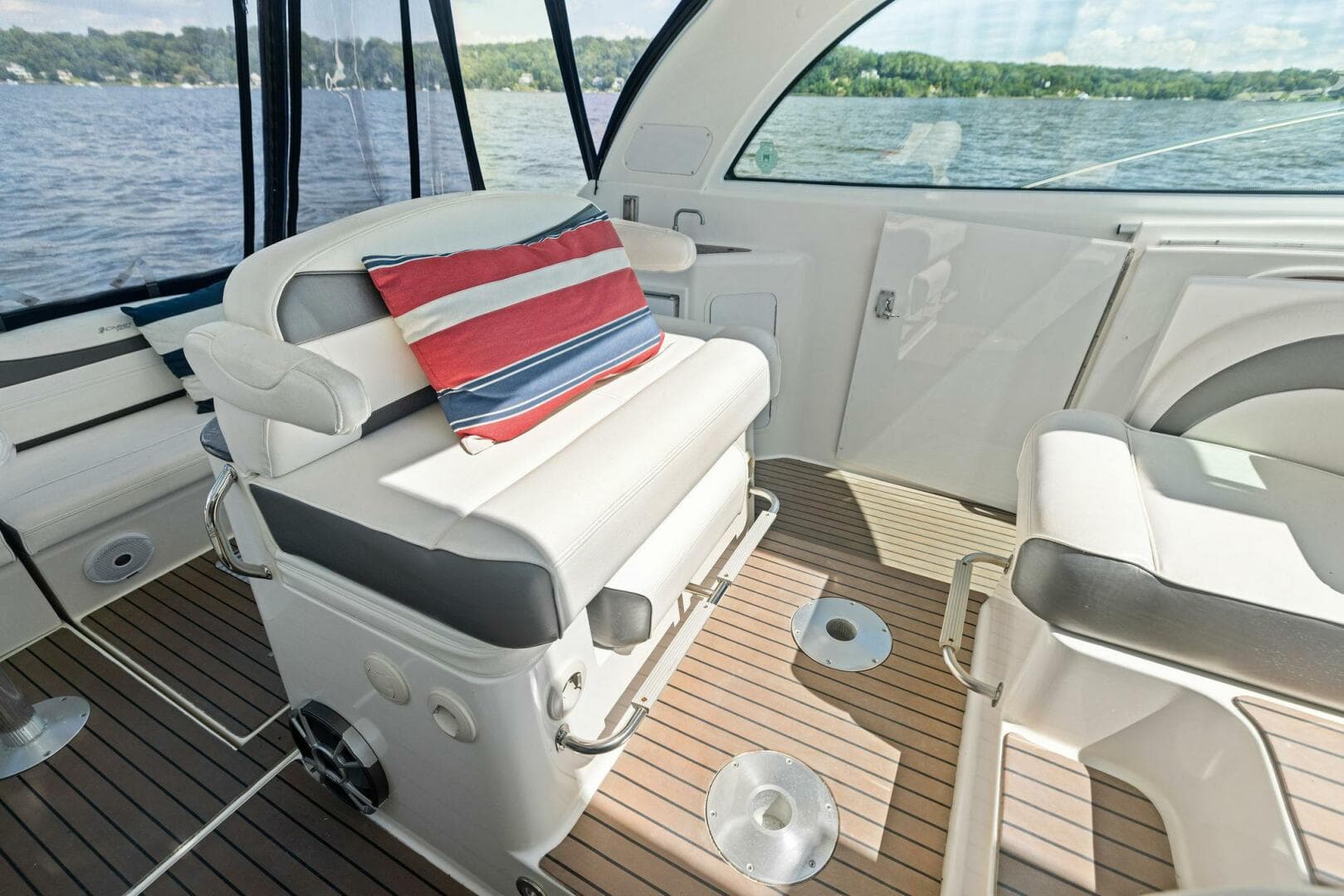 2007 Cruisers Yachts 390 Express Cruiser — photo 10