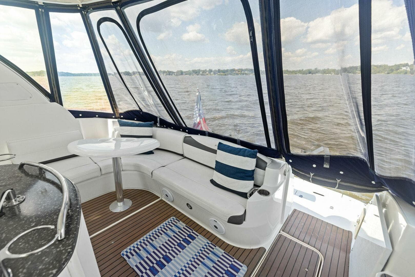 2007 Cruisers Yachts 390 Express Cruiser — photo 17