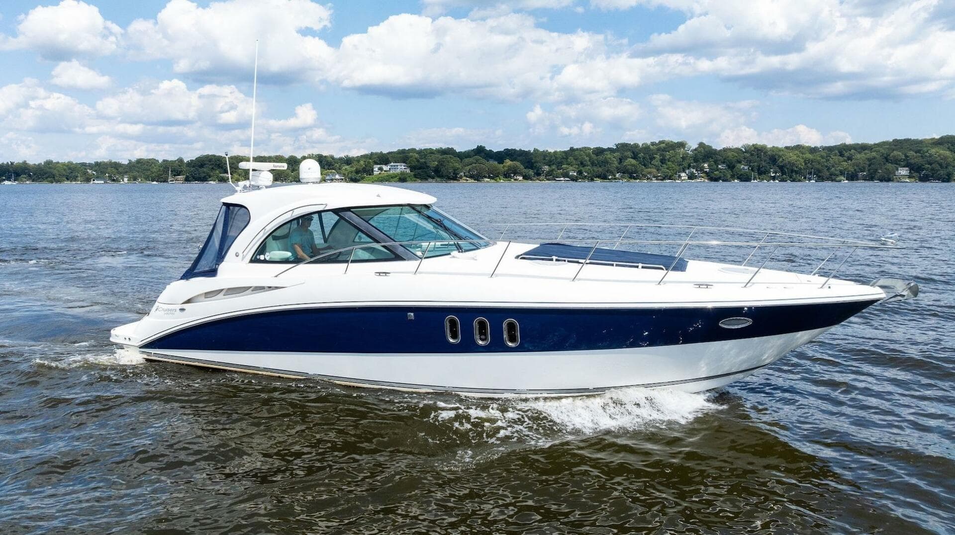 2007 Cruisers Yachts 390 Express Cruiser — photo 1