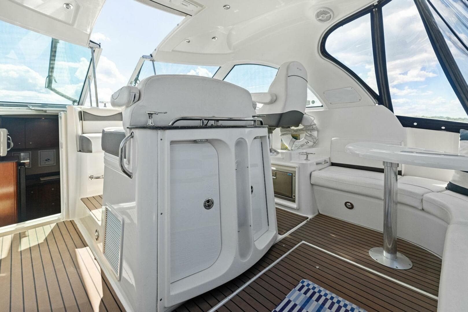 2007 Cruisers Yachts 390 Express Cruiser — photo 13