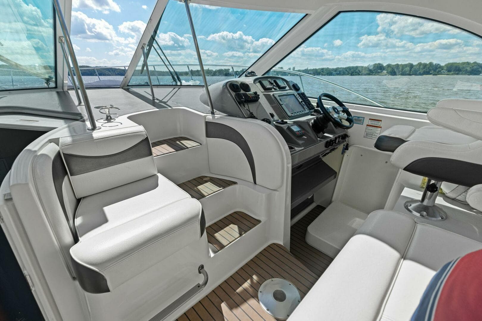 2007 Cruisers Yachts 390 Express Cruiser — photo 15