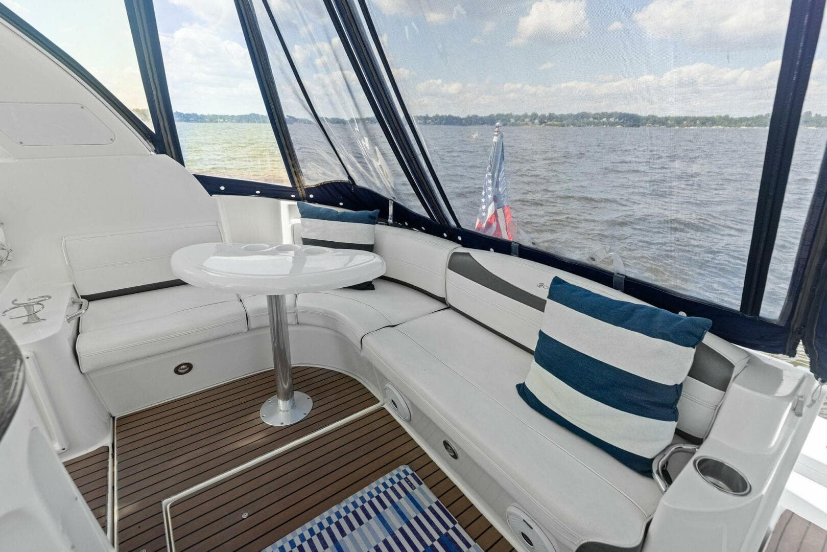 2007 Cruisers Yachts 390 Express Cruiser — photo 12