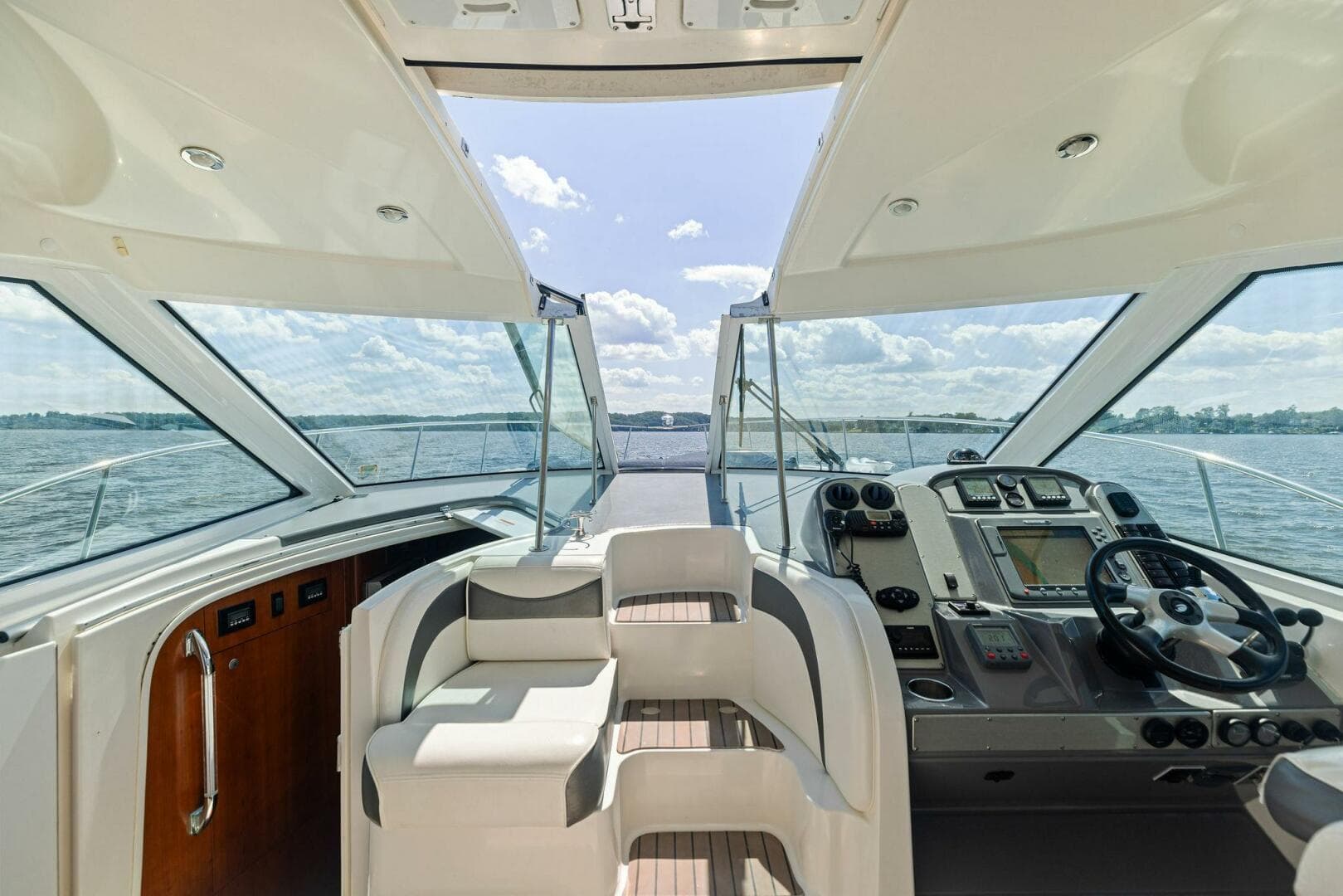 2007 Cruisers Yachts 390 Express Cruiser — photo 18