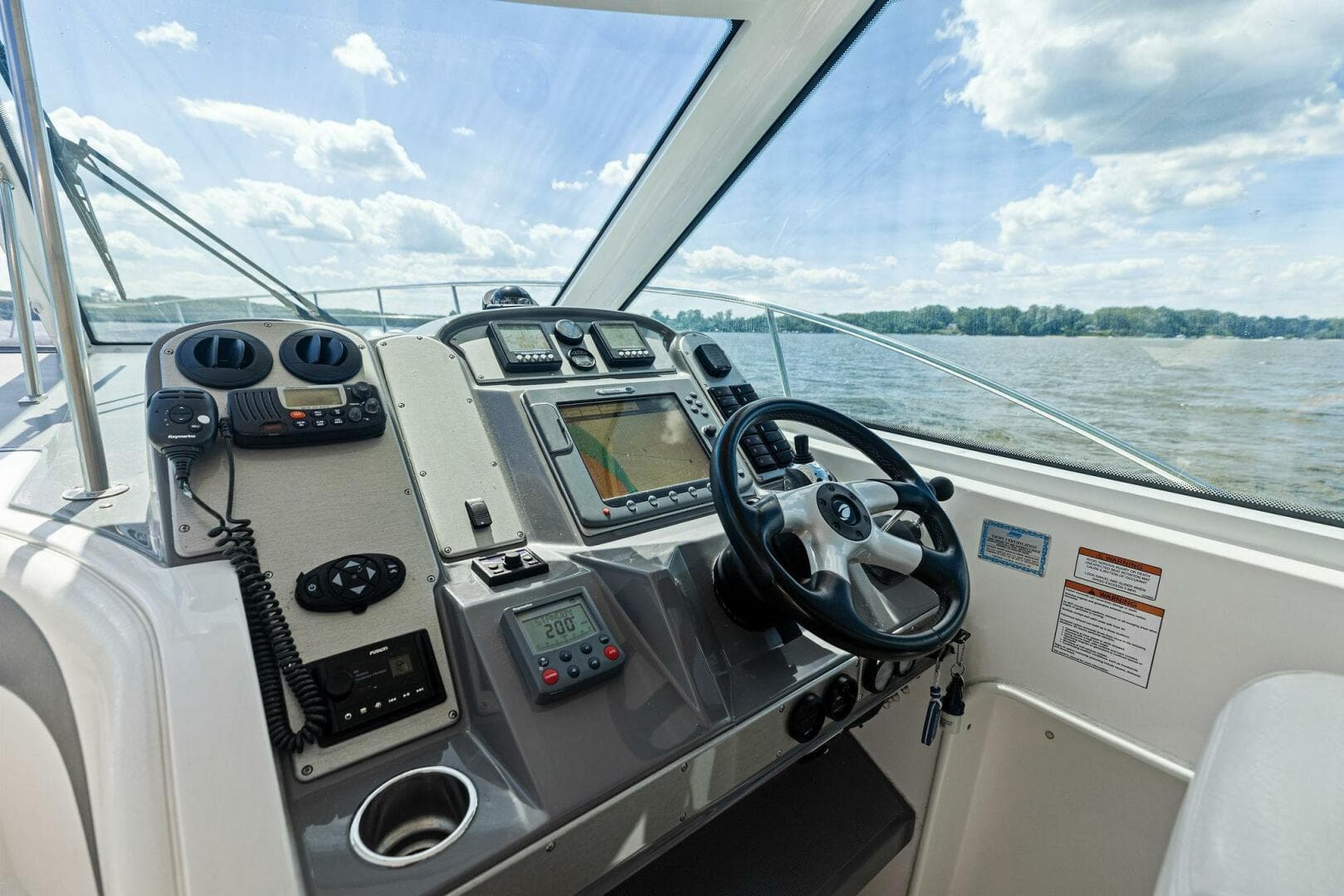 2007 Cruisers Yachts 390 Express Cruiser — photo 3