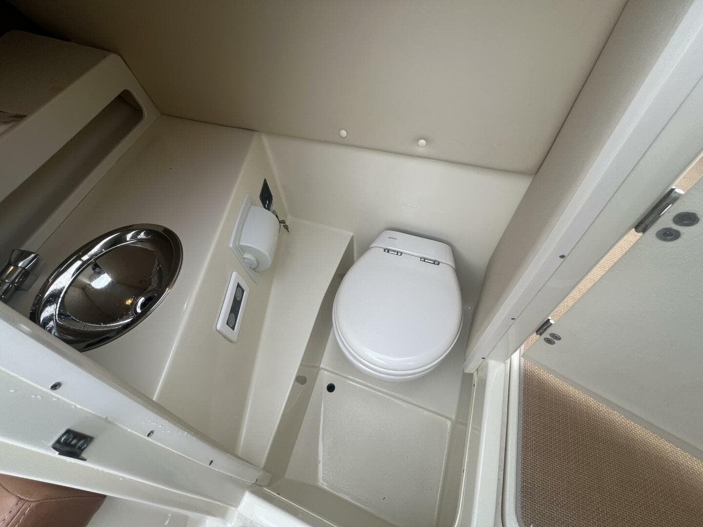 2017 Chris-Craft 28 Launch — photo 16