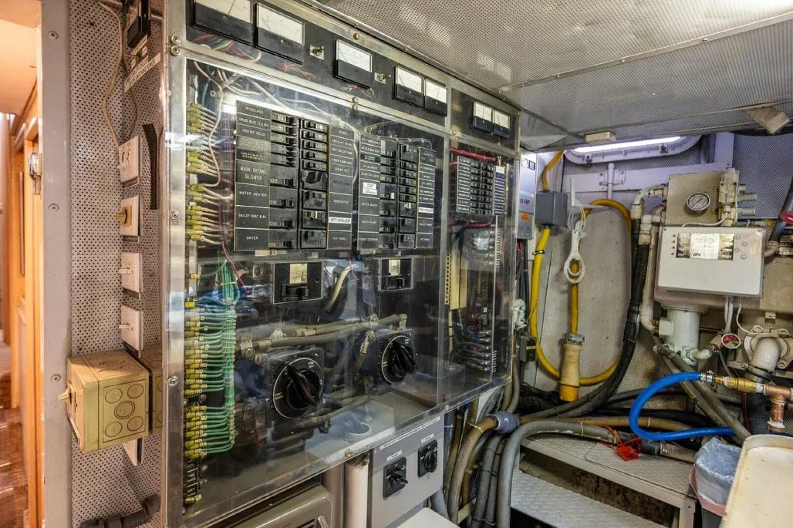 1991 Broward 102 — photo 61